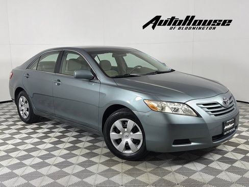 Used 2009 Toyota Camry LE image 1