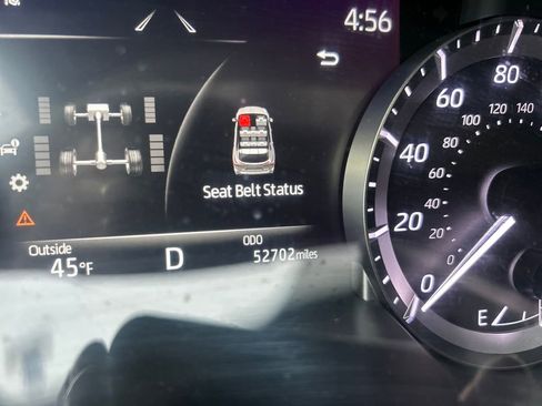 Used 2023 Toyota Highlander XLE image 12