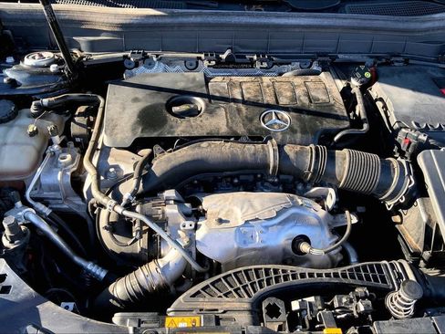 Used 2021 Mercedes-Benz GLB 250 4MATIC w/ Premium Package image 33