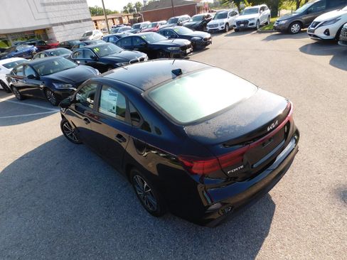 Used 2023 Kia Forte LXS FWD image 7