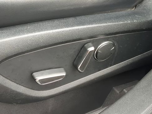 Used 2017 Lincoln MKX Reserve w/ Lincoln MKX Climate Package image 17