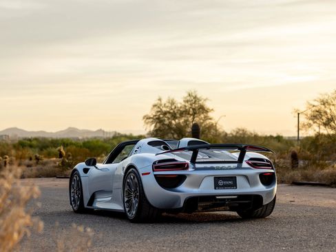 Used 2015 Porsche 918 Spyder AWD/4WD image 6