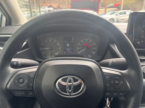 Used 2025 Toyota Corolla LE image 27