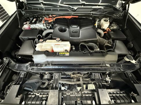 Used 2022 Toyota Tundra Limited image 8