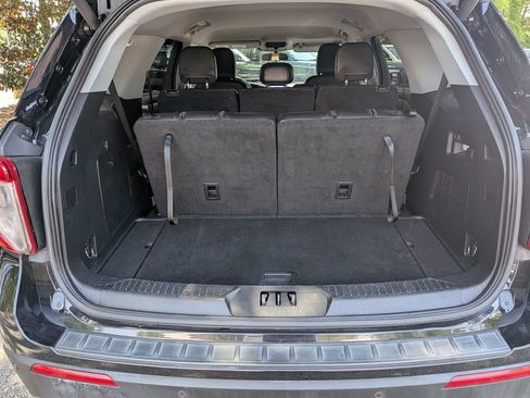 Used 2023 Ford Explorer XLT w/ Equipment Group 202A RWD image 28