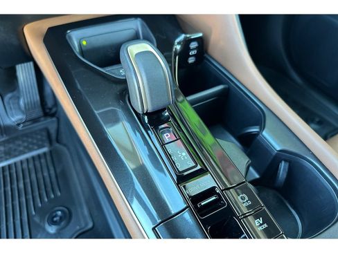 Certified 2025 Toyota Crown Signia image 25