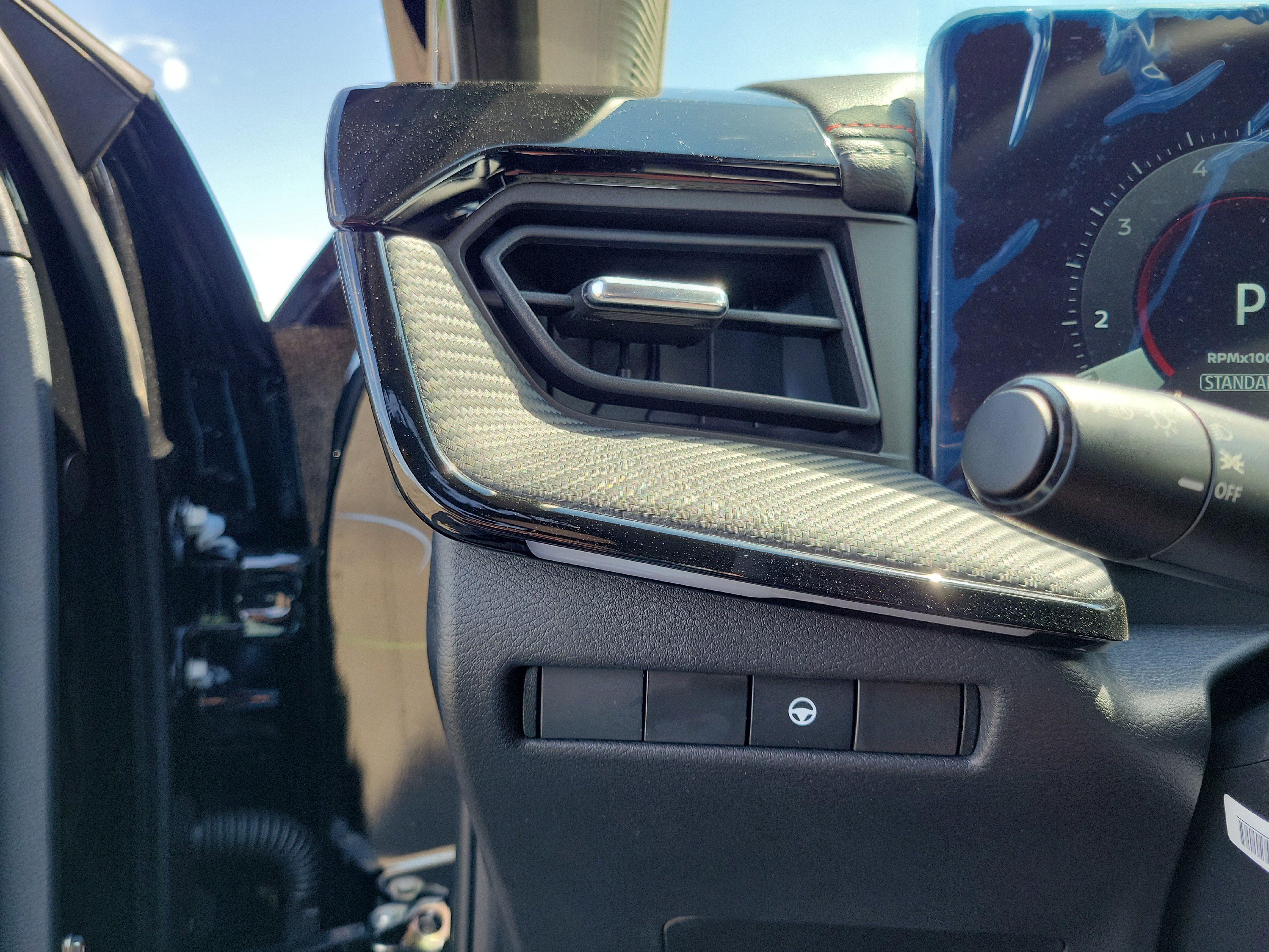 Used 2025 Nissan Kicks SR AWD/4WD image 21