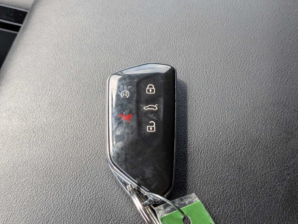 Used 2025 Volkswagen Atlas SE FWD image 31