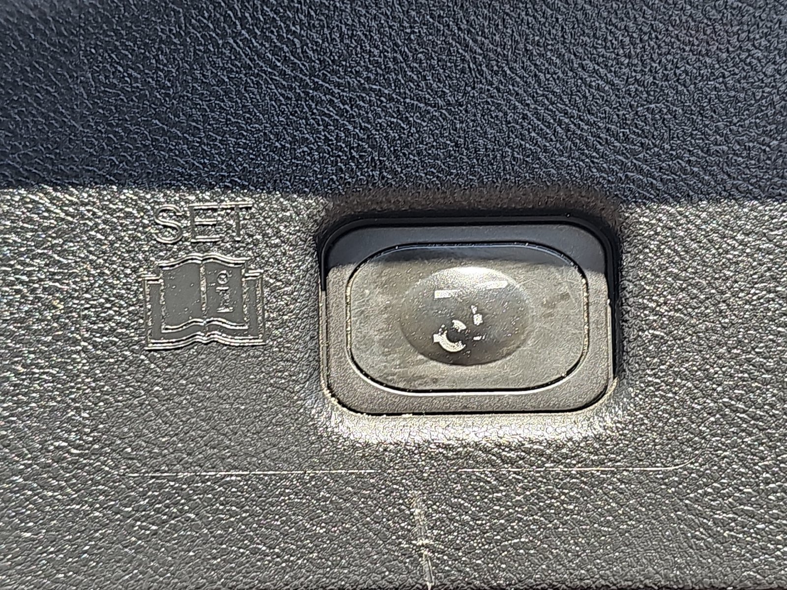 Used 2016 Lincoln MKX Select w/ Select Plus Package FWD image 13