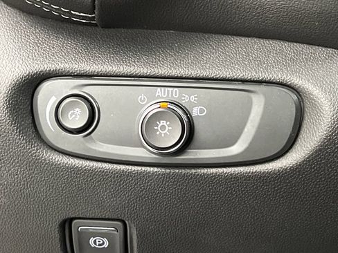 Used 2025 Chevrolet Blazer LT FWD image 46