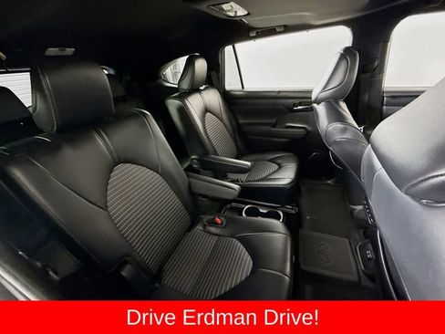 Used 2023 Toyota Highlander XSE FWD image 27