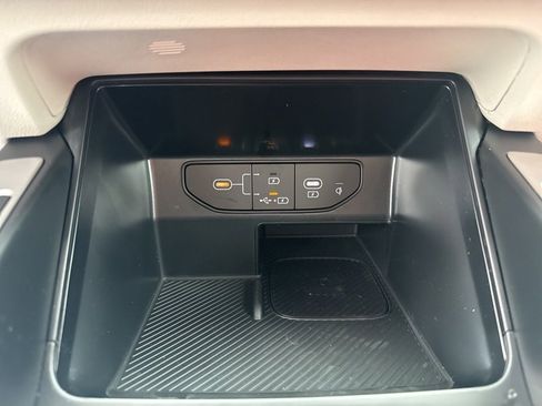 Used 2025 Kia Sorento S image 40