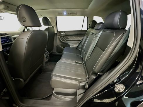 Used 2023 Volkswagen Tiguan SE w/ Panoramic Sunroof Package image 28