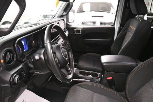 Used 2024 Jeep Gladiator Mojave w/ Technology Group AWD/4WD image 20