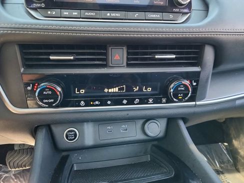 Used 2023 Nissan Rogue SV w/ SV Premium B Package AWD/4WD image 17