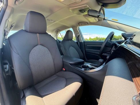 Used 2020 Toyota Camry LE FWD image 32