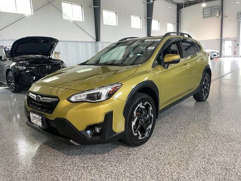 Used 2021 Subaru Crosstrek 2.5i Limited w/ Moonroof Package 2 AWD/4WD image 3