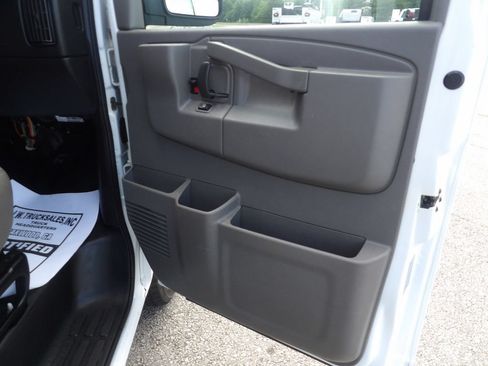 Used 2018 Chevrolet Express 2500 w/ Driver Convenience Package RWD image 31