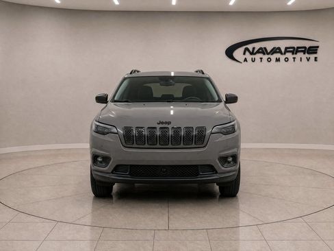 Used 2023 Jeep Cherokee Altitude Lux AWD/4WD image 2