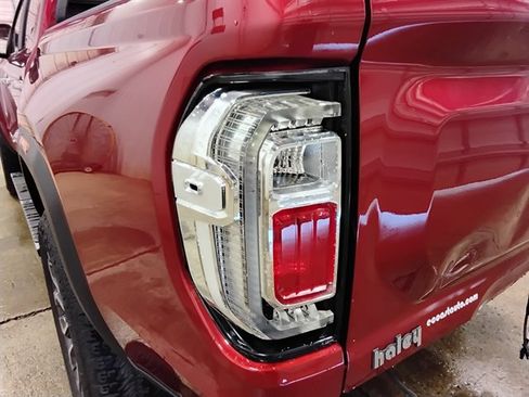 Used 2024 GMC Canyon Denali AWD/4WD image 17