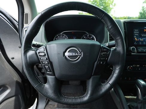 Used 2022 Nissan Frontier SV AWD/4WD image 6