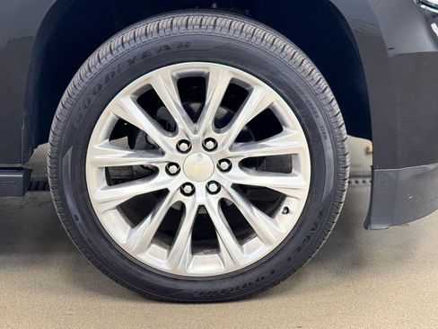 Used 2019 Chevrolet Suburban Premier w/ Premier Plus Edition AWD/4WD image 4