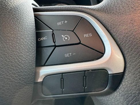 Used 2023 Jeep Renegade Latitude image 17