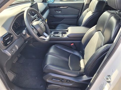 New 2025 Honda Pilot Touring image 8