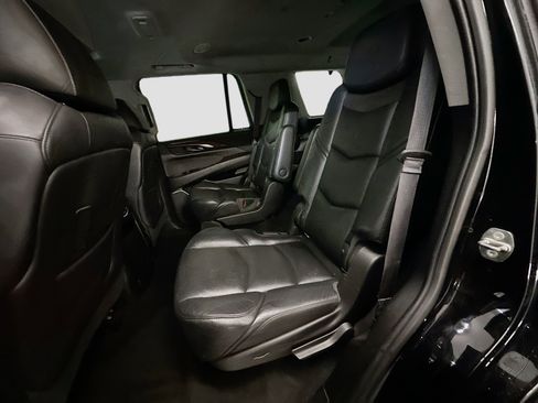 Used 2018 Cadillac Escalade Luxury image 30