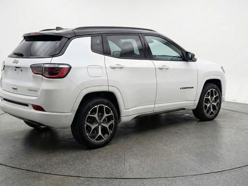 Used 2025 Jeep Compass Limited AWD/4WD image 9