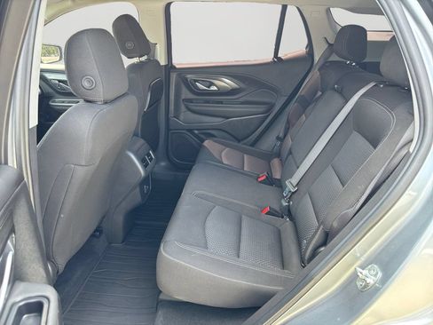 Used 2024 GMC Terrain SLE w/ Driver Convenience Package FWD image 15