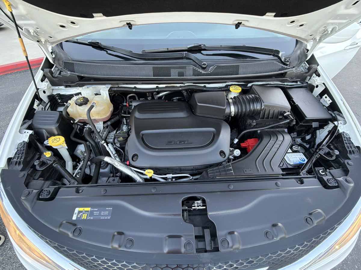 Used 2019 Chrysler Pacifica Touring-L FWD image 31
