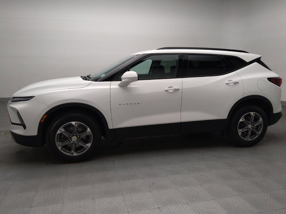 Used 2024 Chevrolet Blazer LT w/ Convenience Package FWD image 2