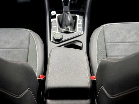 Used 2024 Volkswagen Taos SE image 21