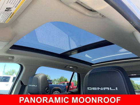 Used 2024 GMC Terrain Denali w/ Denali Premium Package AWD/4WD image 7