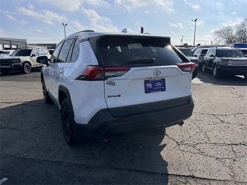 Used 2021 Toyota RAV4 LE image 5