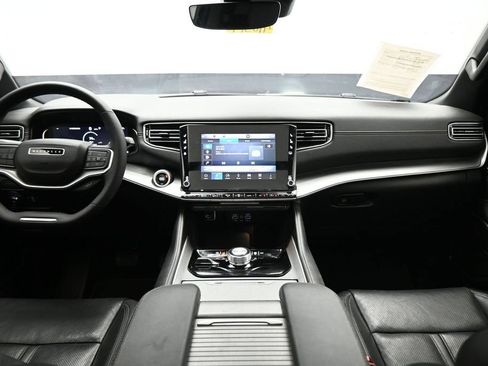 Used 2025 Jeep Wagoneer 4WD w/ Premium Group I image 14