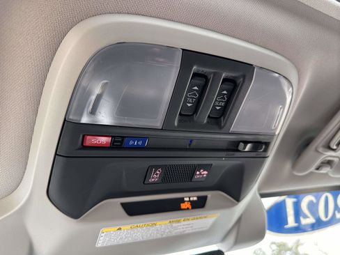 Used 2021 Subaru Crosstrek 2.0i Premium w/ Moonroof Package image 30