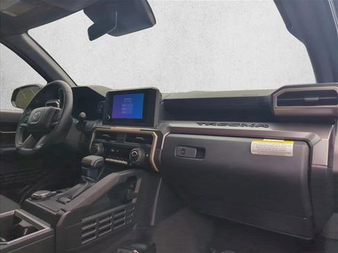 Certified 2025 Toyota Tacoma SR5 image 29