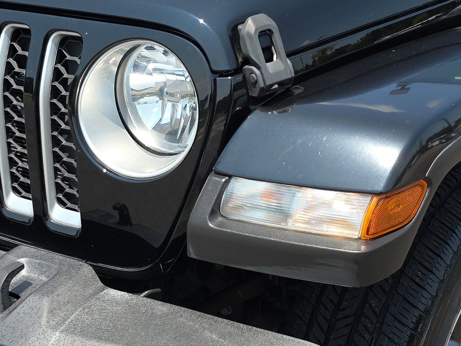 Used 2023 Jeep Gladiator Overland AWD/4WD image 29