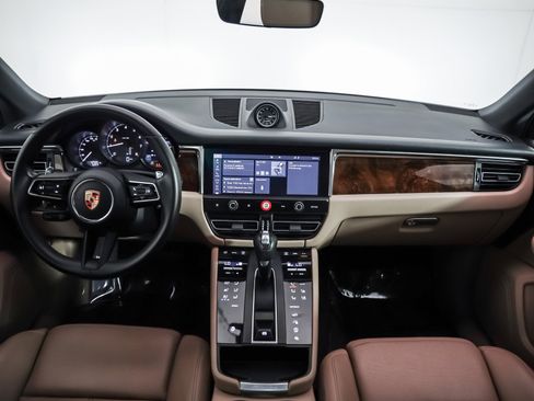 Used 2023 Porsche Macan image 18