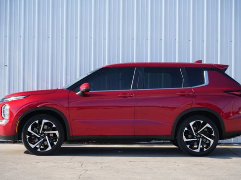 Used 2022 Mitsubishi Outlander SE image 8