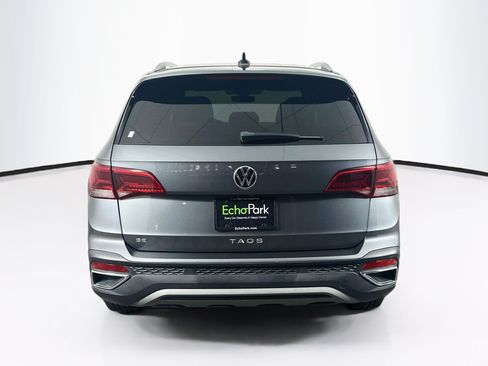 Used 2023 Volkswagen Taos SE w/ Panoramic Sunroof Package FWD image 7