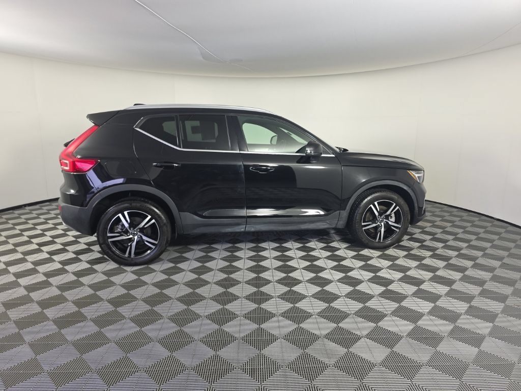Used 2024 Volvo XC40 B5 Core AWD/4WD image 6