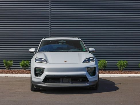 New 2025 Porsche Macan Electric image 8