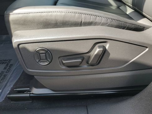 Used 2025 Audi Q5 Premium w/ Premium Plus AWD/4WD image 22