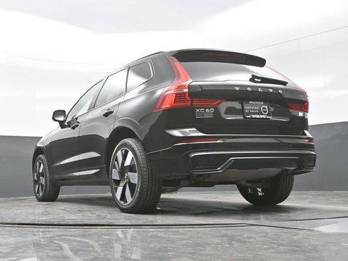 Used 2023 Volvo XC60 T8 Ultimate w/ Climate Package image 27