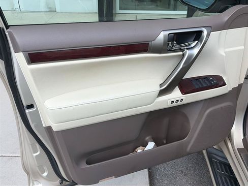 Used 2015 Lexus GX 460 w/ Premium Package AWD/4WD image 6