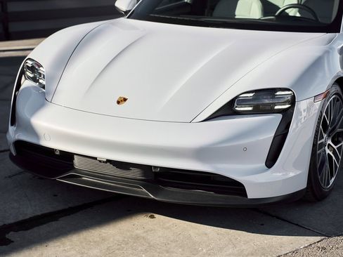 Used 2023 Porsche Taycan 4S w/ Premium Package image 5