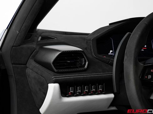 Used 2023 Lamborghini Huracan Tecnica image 30